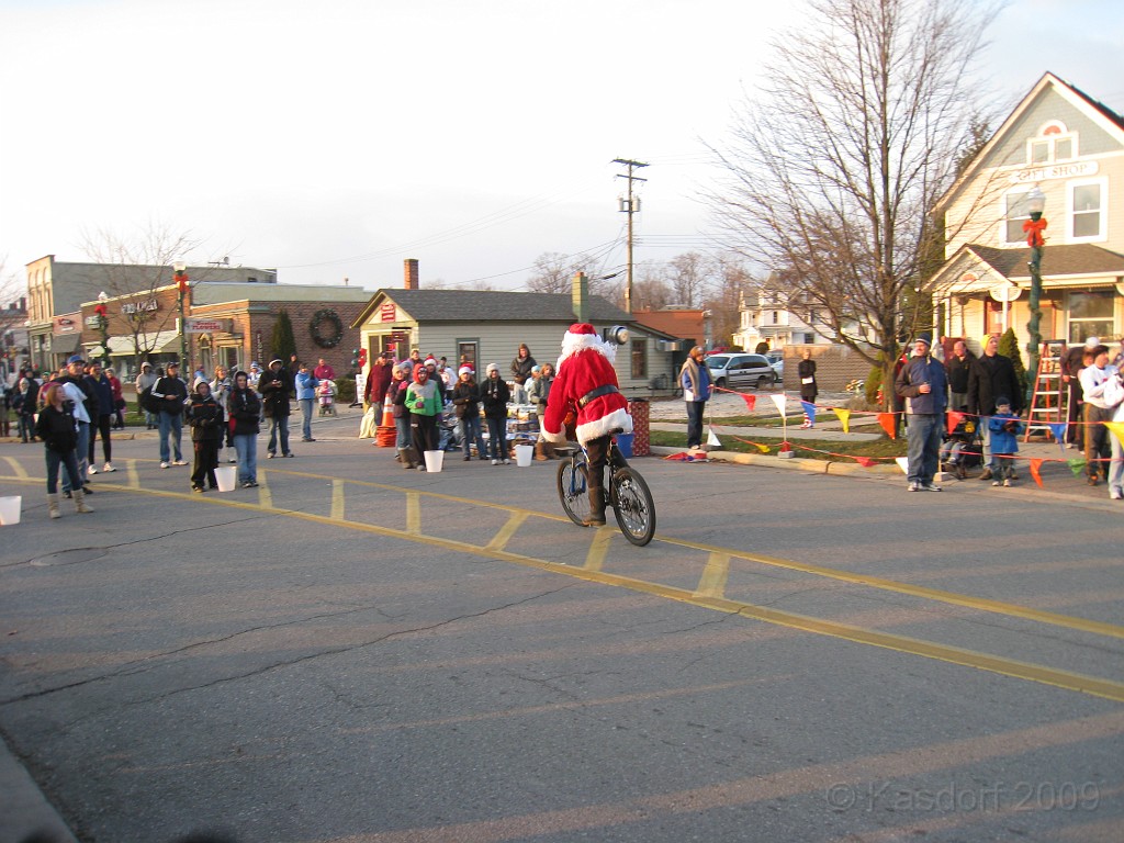 Holiday Hustle 5K 2009 115.jpg - The 2009 running of the Holiday Hustle 5K put on by Running Fit in Dexter Michigan on a sunny but 28 degree on December 5, 2009.